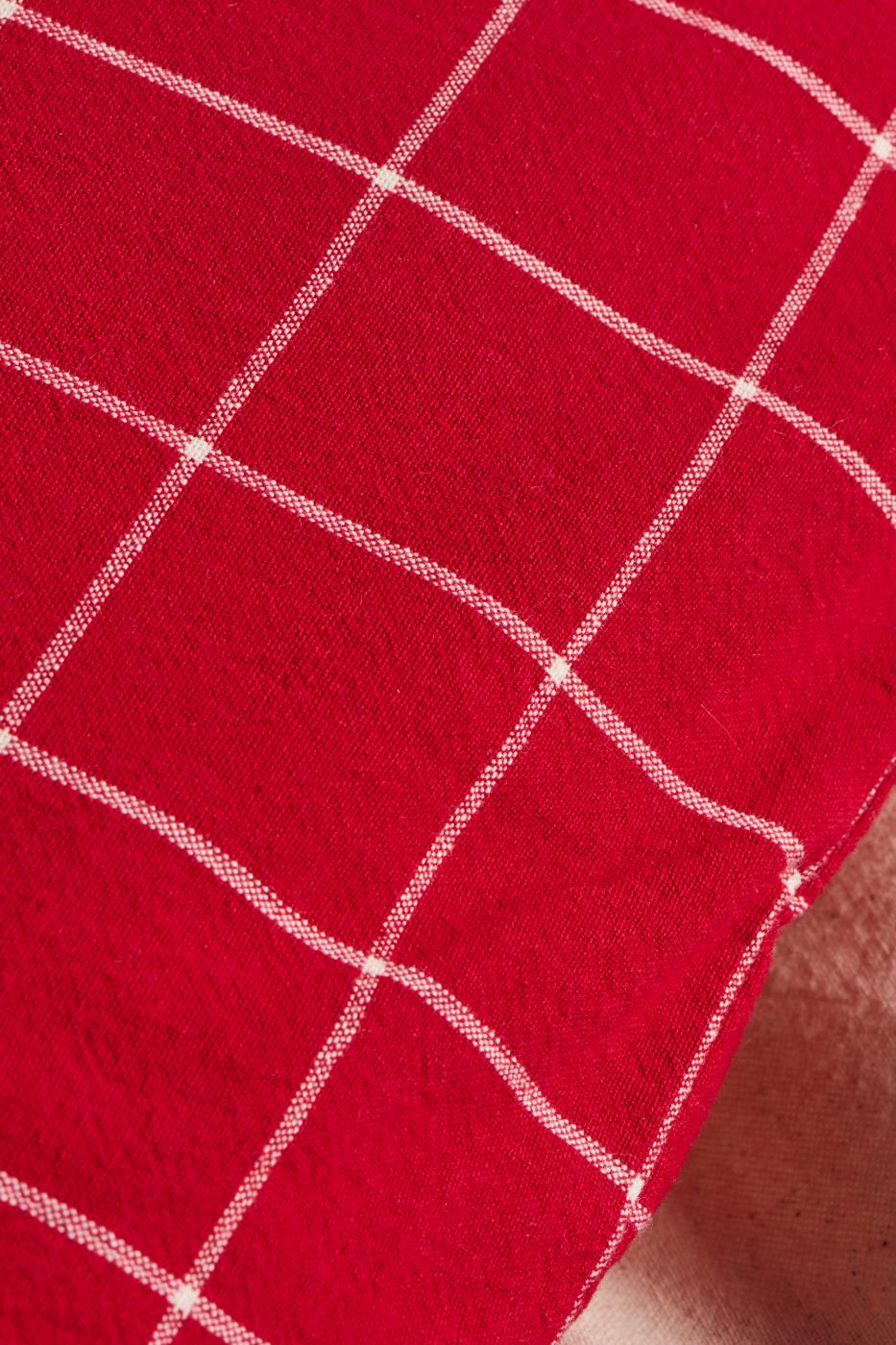 IB LAURSEN KISSENBEZUG SILJA ROT MIT GROSSEN NATURFARBIGEN KAROS - 50 x 50 cm