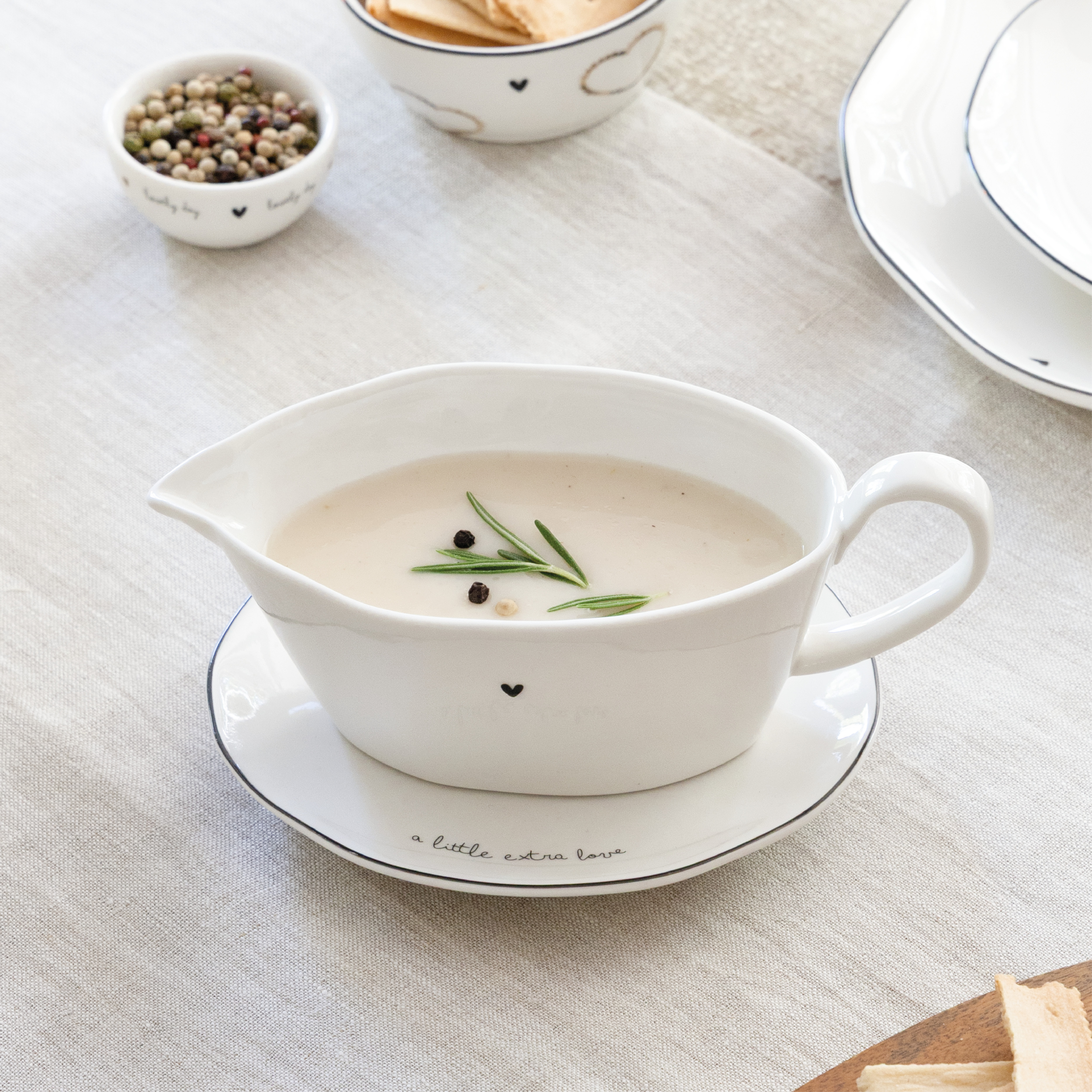 BASTION COLLECTIONS SOSSENKÄNNCHEN MIT SCHWARZEM HERZ 