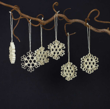 QUILLED SNOW CHRISTMAS ORNAMENT CREME - 6 Stück in einer Box    