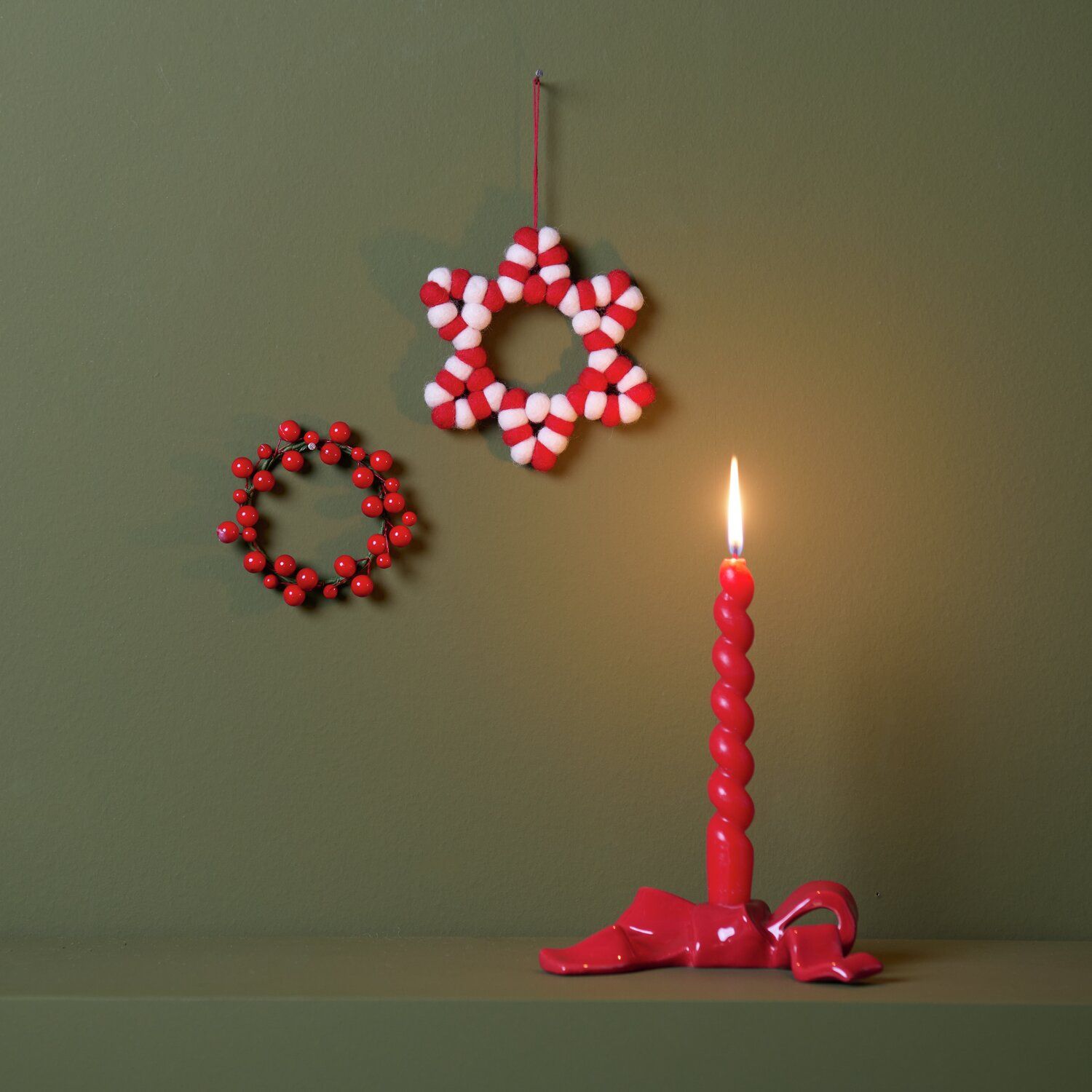 Rico Design AUFHÄNGER FILZKUGELN STERN ROT/WEISS 