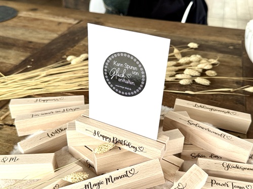 Herz im Holz - Foto- und Kartenständer Glücksmoment 
