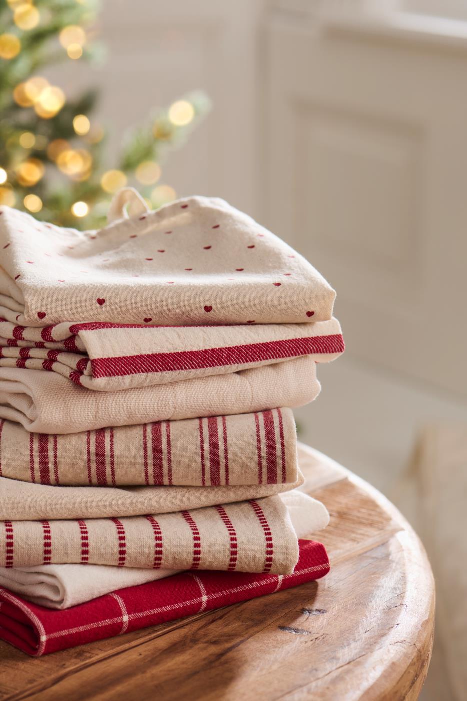 IB LAURSEN GESCHIRRTUCH SILJA ROT MIT GROSSEN NATURFARBIGEN KAROS 