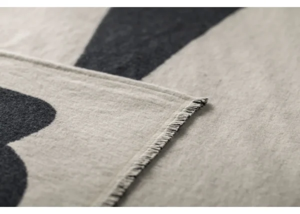 David Fussenegger - LUCA FLANELLDECKE "PFLANZE" Farbe: Creme/Schwarz 