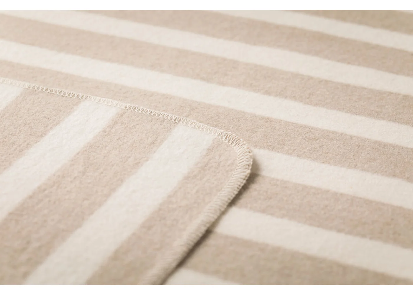 David Fussenegger - JUWEL SET DECKE IN PUPPE "LÖWE"  