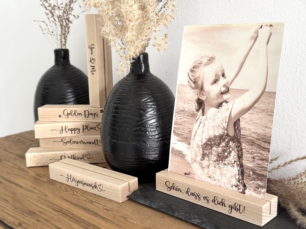 Herz im Holz - Foto- und Kartenständer Für immer im Herzen 