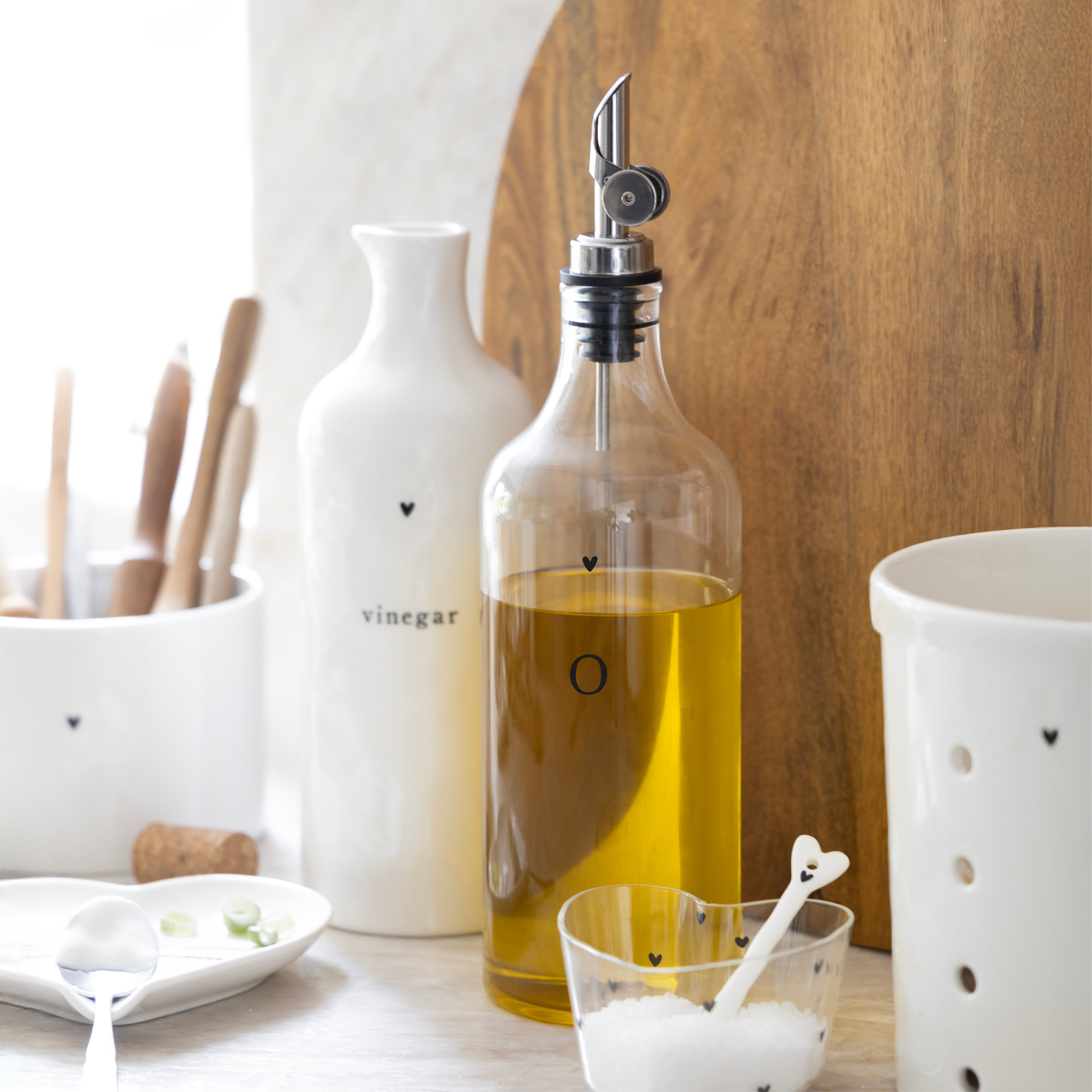 BASTION COLLECTIONS FLASCHE FÜR ÖL MIT SCHWARZEM HERZ 