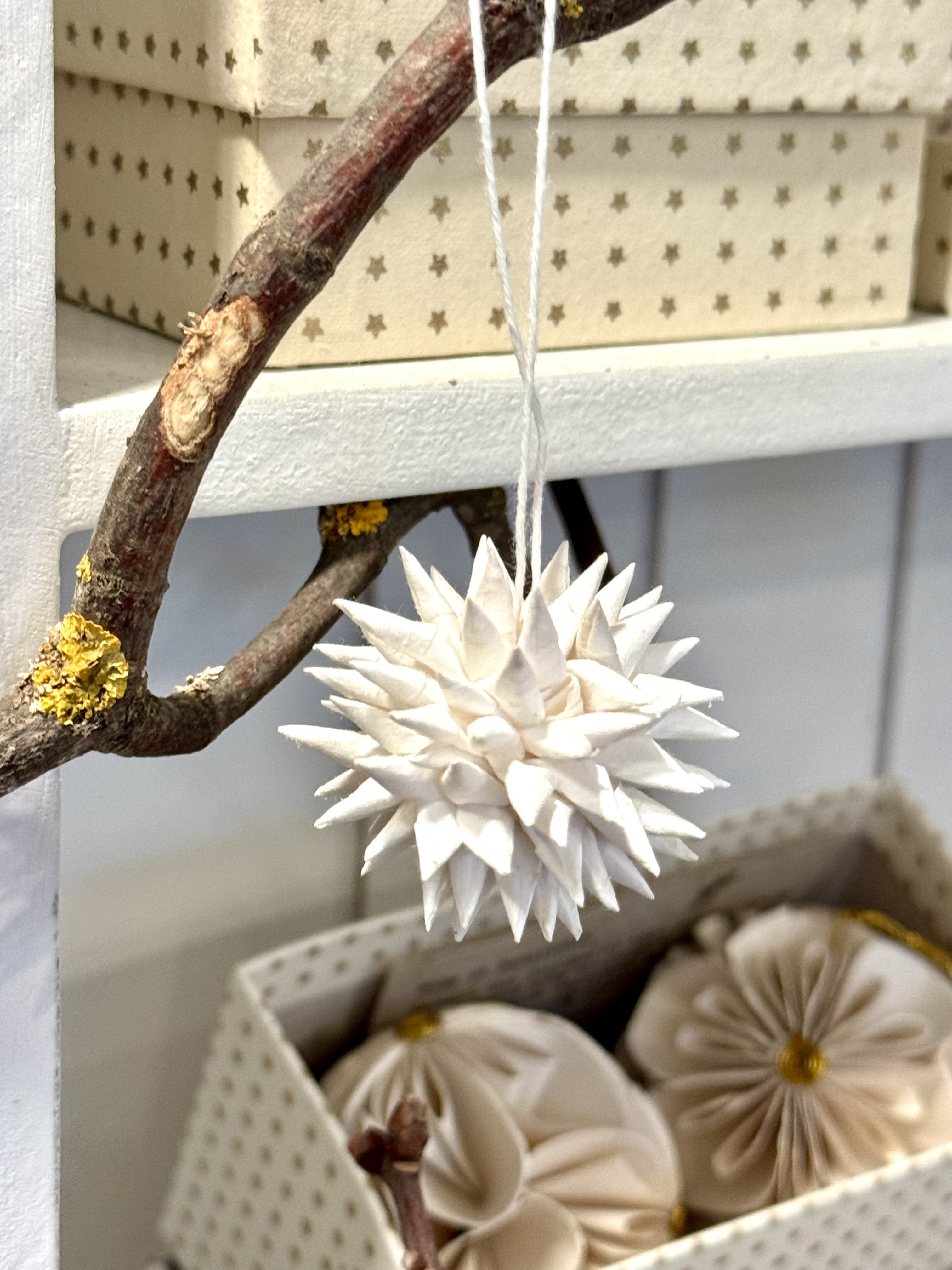 GISELA GRAHAM - BOX/3 - PAPIERAUFHÄNGER MIT WEIHNACHTLICHEM STERNENMUSTER - HONEYCOMB GOLD STAR 