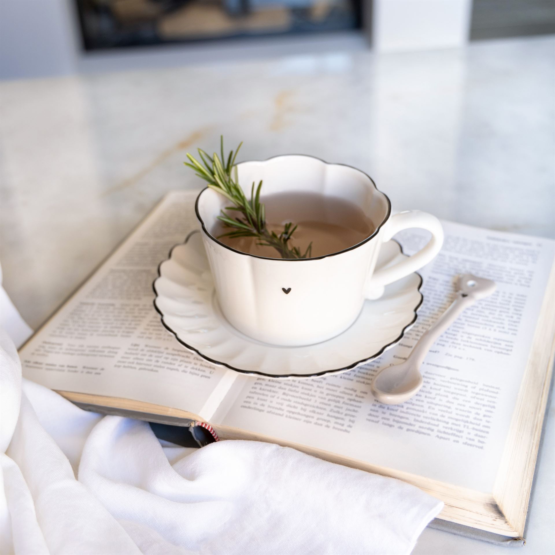 Bastion Collections Unterteller für Tasse Ruffle Rand gewellt