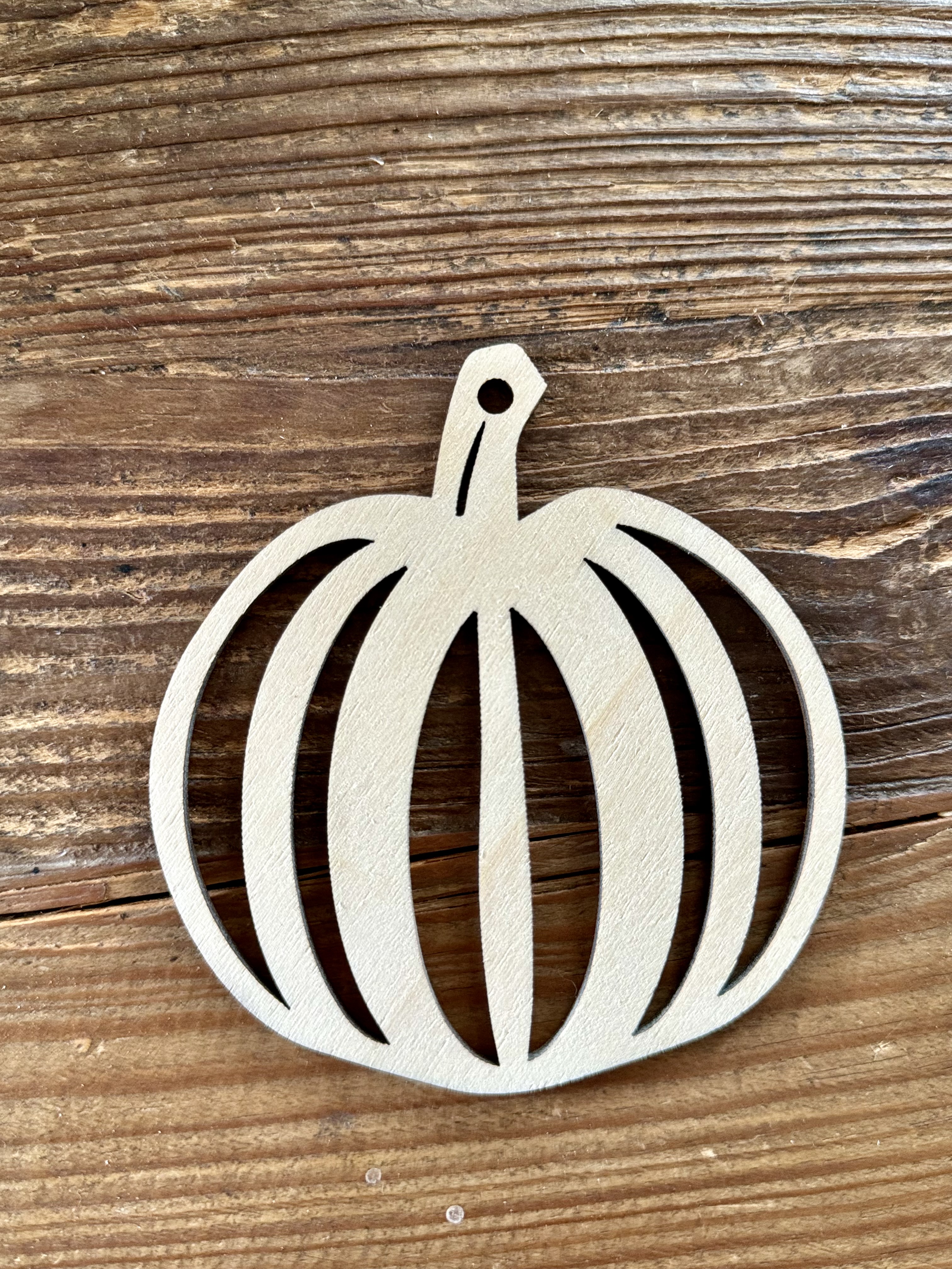 Anhänger Kürbis aus Holz - Breite 11 cm  