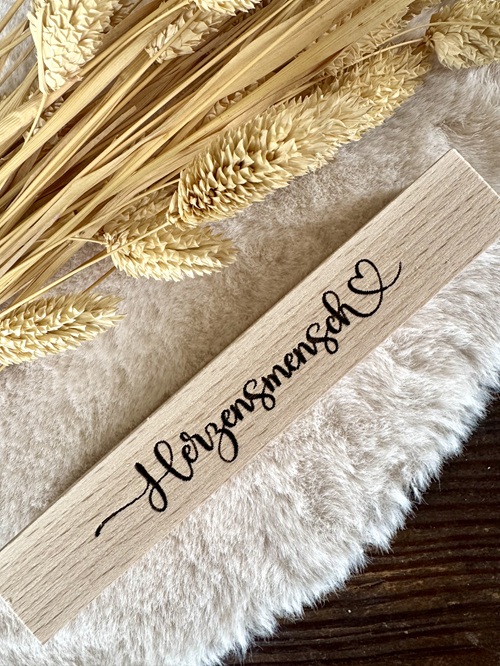 Herz im Holz - Foto- und Kartenständer Herzensmensch 