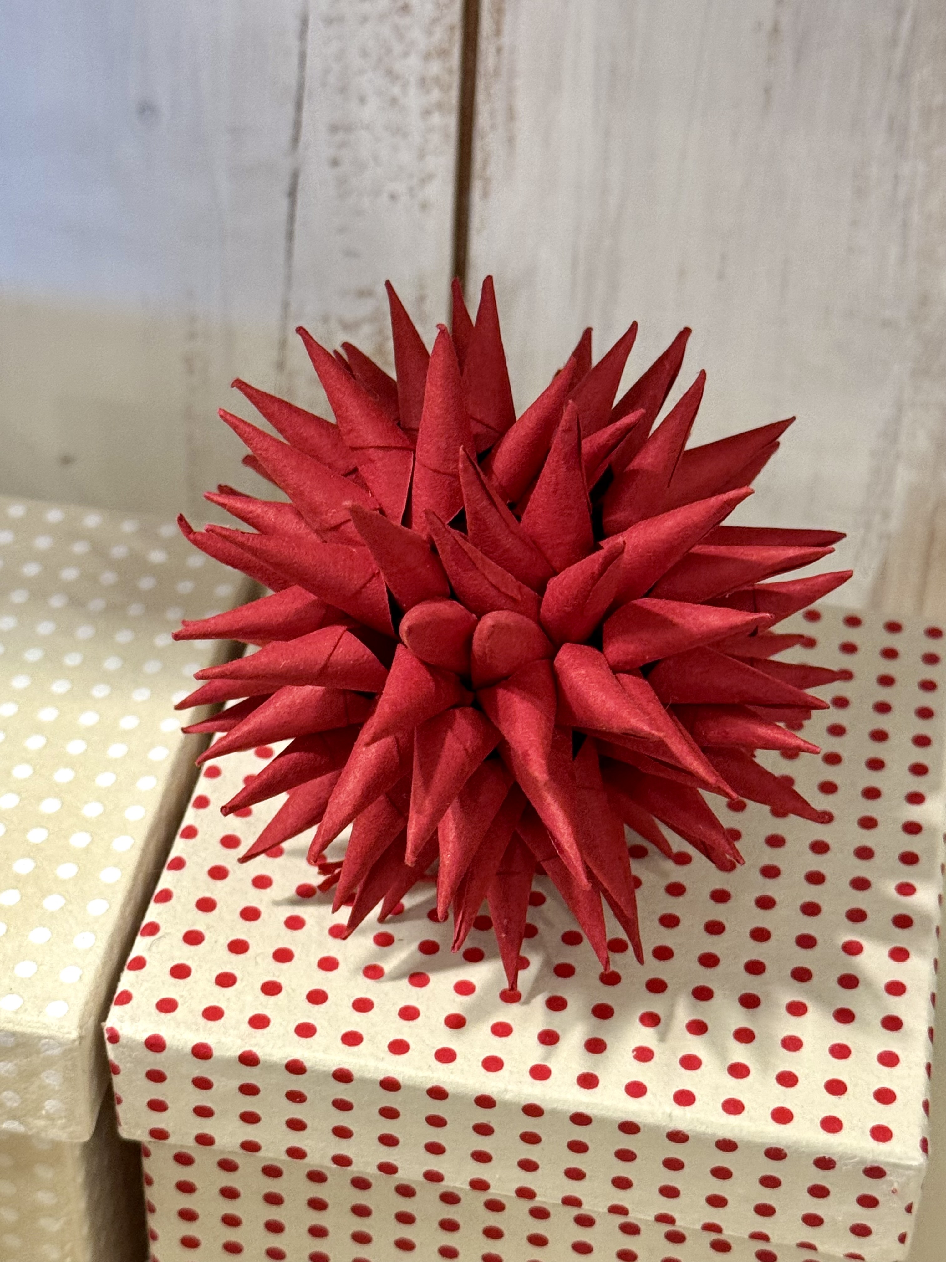 KOTTE CHRISTMAS ORNAMENT - 1 STÜCK IN GESCHENKBOX - ROT