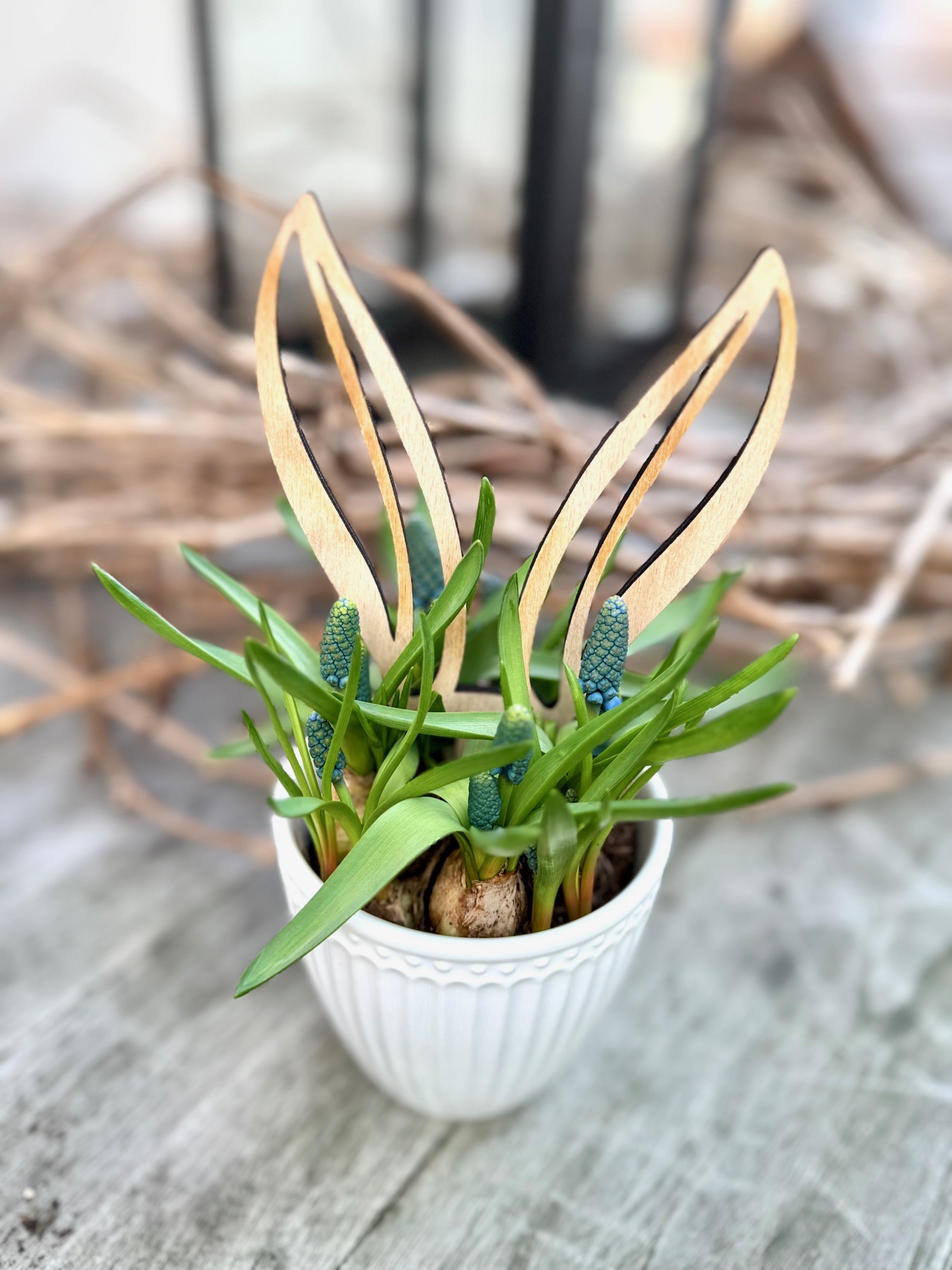Herz im Holz - Osterdeko Holzstecker Hasenohren  -  Höhe  20 cm