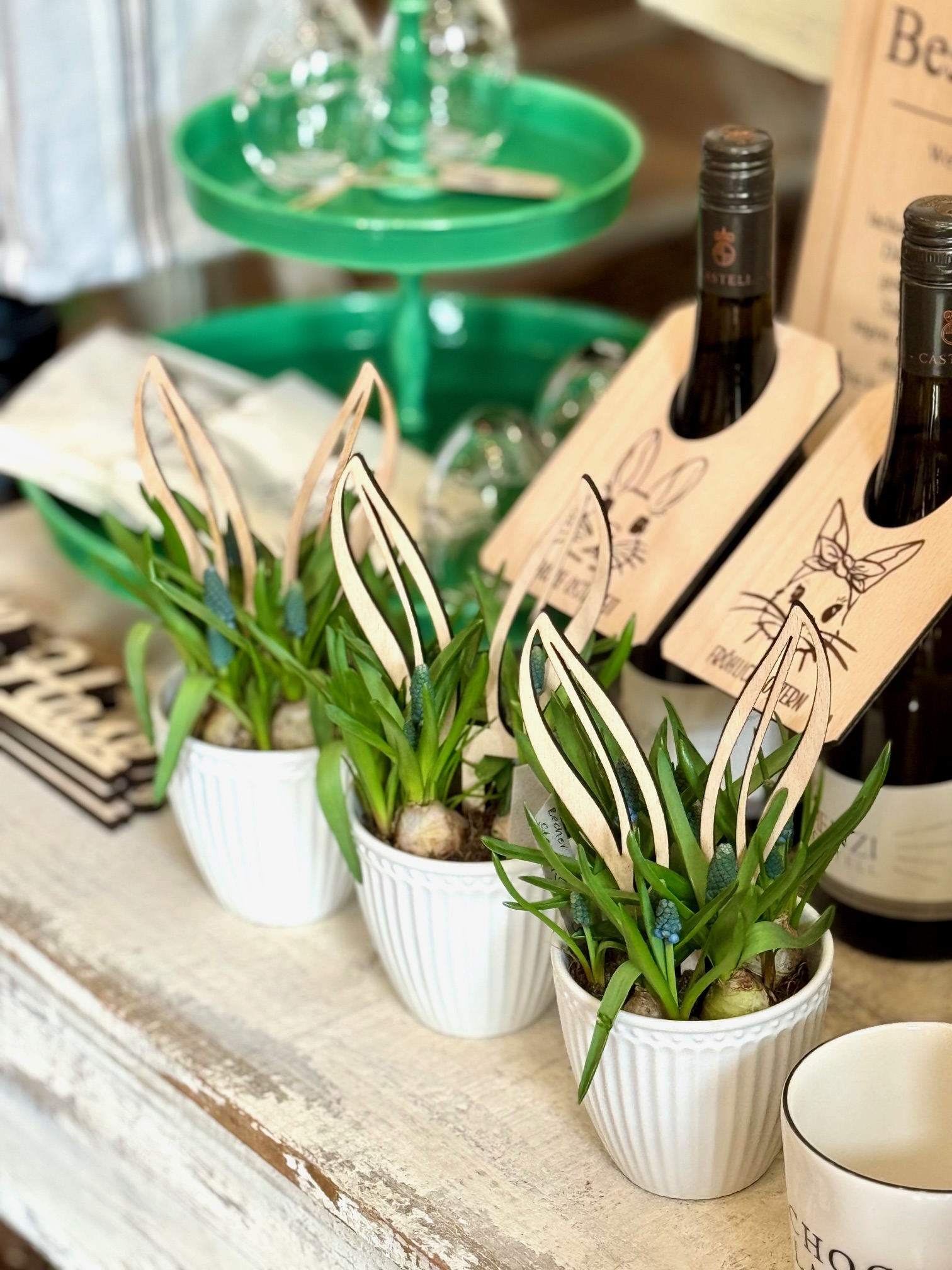 Herz im Holz - Osterdeko Holzstecker Hasenohren  -  Höhe  20 cm