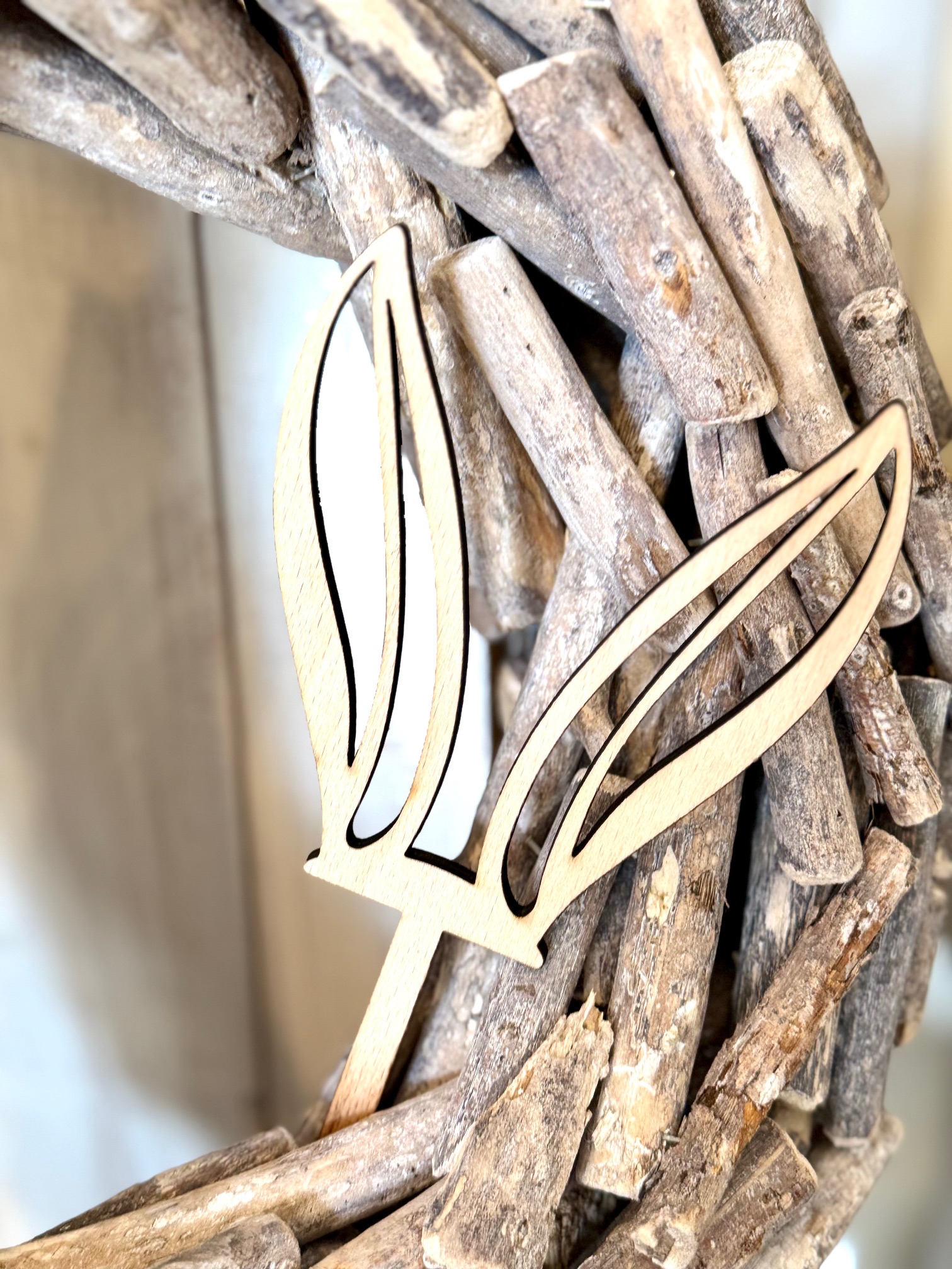 Herz im Holz - Osterdeko Holzstecker Hasenohren  -  Höhe  20 cm