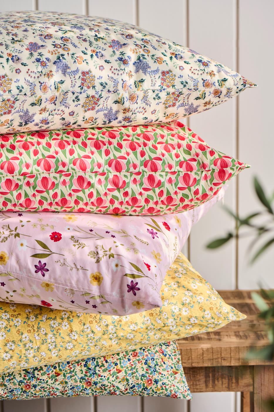 IB LAURSEN KISSENBEZUG BEIGE MIT ROTEN UND ROSA BLUMEN, 60 x 60 cm