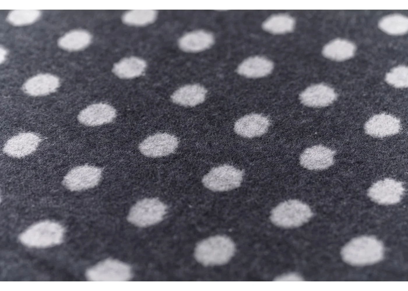 David Fussenegger - SILVRETTA FLANELLDECKE PUNKTE - 200 x 140 CM