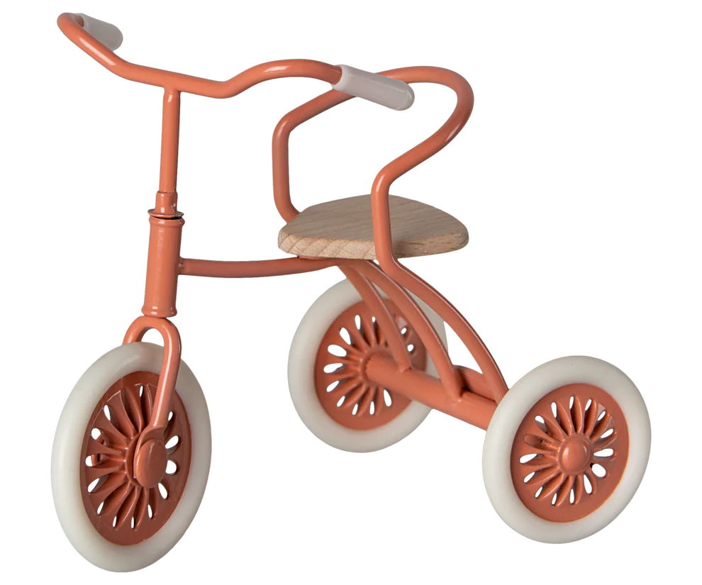 Maileg Zubehör Mäusehaus - Abri á tricycle - Dreirad für Maus in der Farbe Koralle 