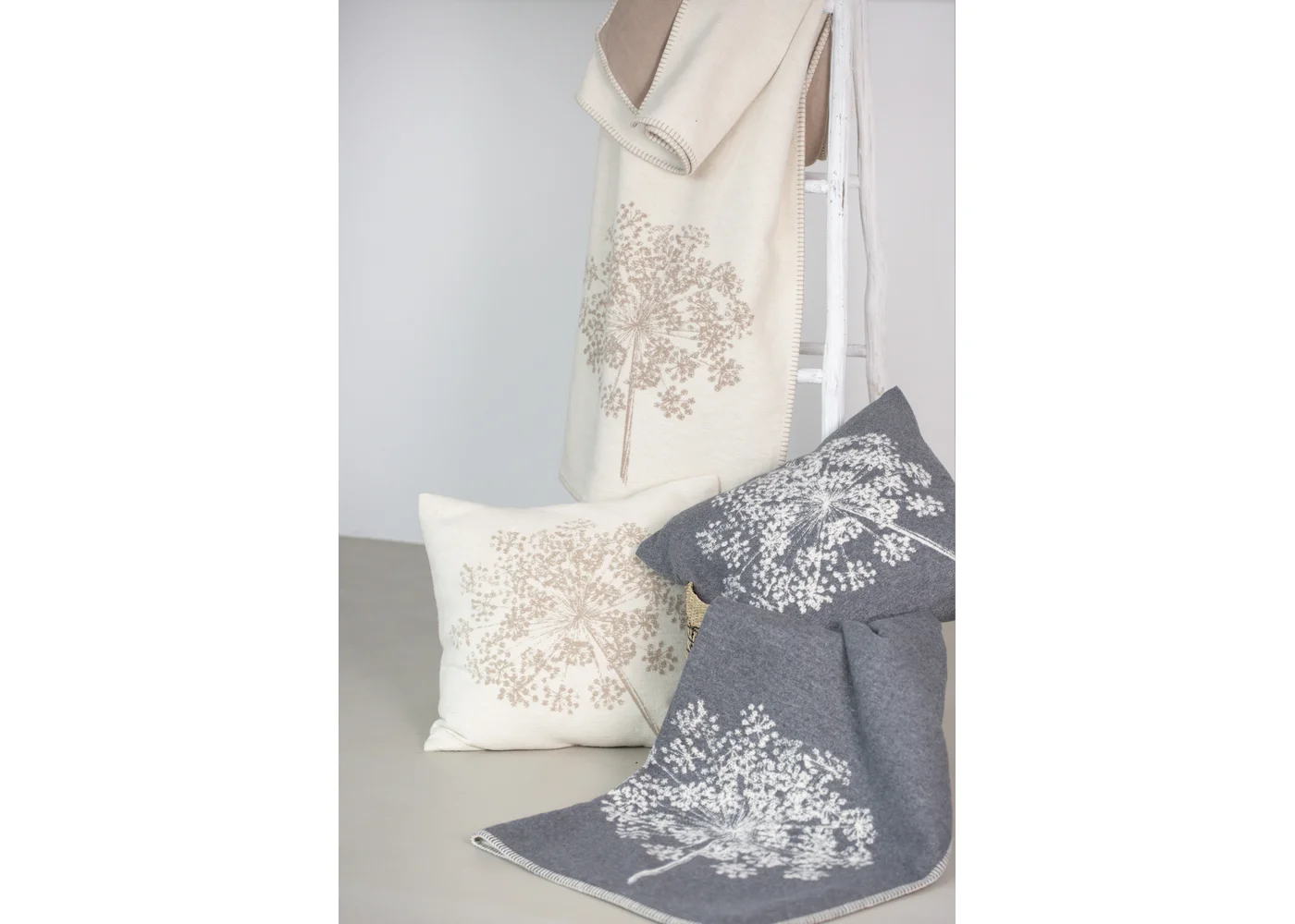 David Fussenegger - JADE KISSENHÜLLE DOLDE ANTHRAZIT - 50 x 50 cm 