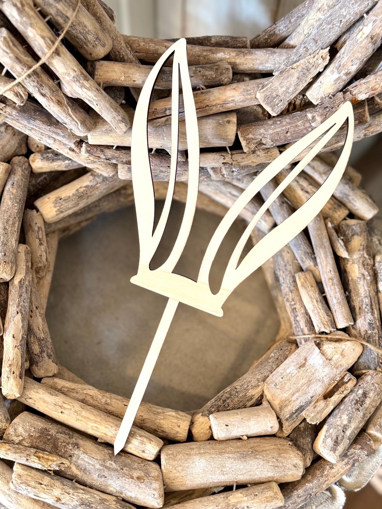 Herz im Holz - Osterdeko Holzstecker Hasenohren  -  Höhe  27 cm 