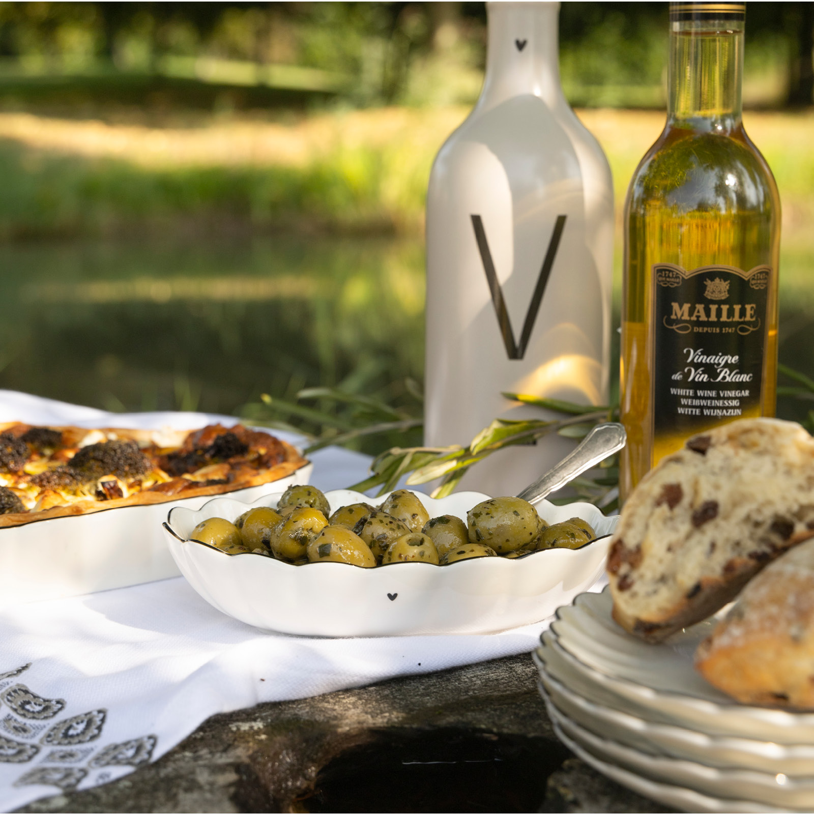 Bastion Collections Schale Egg Ruffle mit Herz in Schwarz